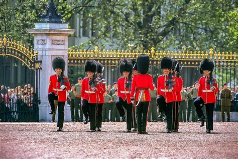 The Changing The Guard At Buckingham Palace Nawas Travel