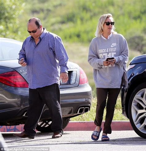 Kaley Cuoco Hands Over Insurance Information After Car Accident Daily Mail Online