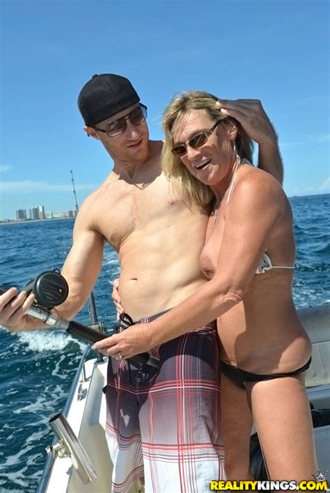 Mature Woman Went To A Vacation Milf Fox