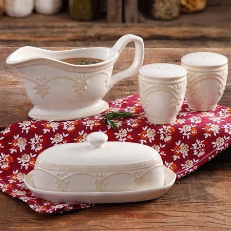 The 11 Best Gravy Boats For Your Thanksgiving Table 2023