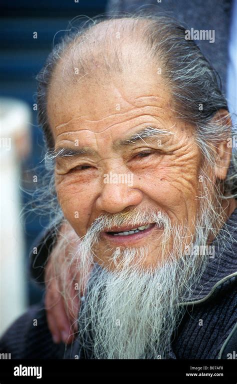 Alte Chinesische Asiatische Weiser Mann Portrait Stockfotografie Alamy