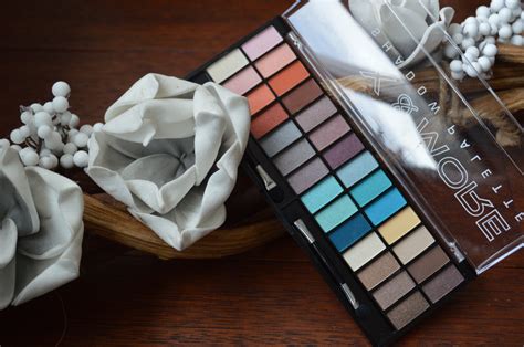 Your favorite flesh beauty cosmetics up to 50% off retail. max & more eyeshadow palette - Soonmore