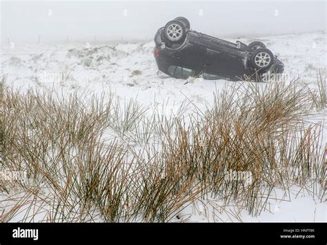 Car Crash In Snow Hi Res Stock Photography And Images Alamy