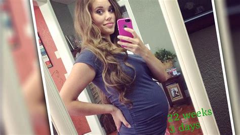 22 Weeks Jessa Duggar Snaps Pregnant Selfie As Brother Josh Faces
