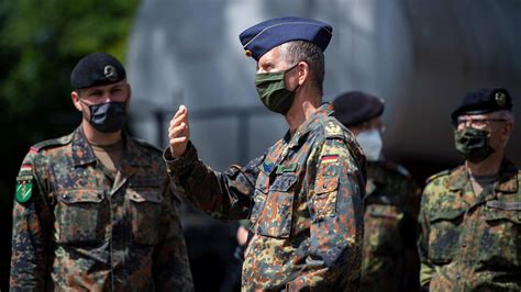 Consisting of more than 178,000 active duty soldiers, it is one of the top 30 forces in the world, as well as the second largest military force in the european union. Freiwilligendienst: Heftige Kritik am "Schnupperkurs" der ...