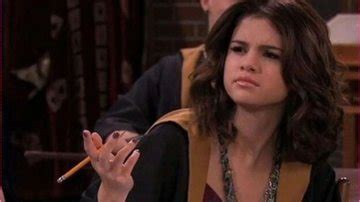 Os Feiticeiros De Waverly Place Personagem De Selena Gomez Teve Romance Vetado Pela Disney