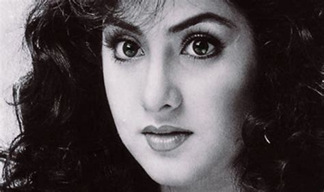 Bollywood Actress High Quality Wallpapers Divya Bharti Hd Wallpapers
