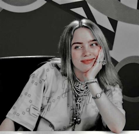 Billie eilish is unrecognizable with her new blonde hair. Pin by mochila on BILLIE in 2020 | Billie, Billie eilish, Girl