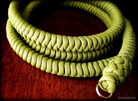 How to tie a decorative paracord diamond knot/knife lanyard knot. Stormdrane's Blog: A paracord camera strap...