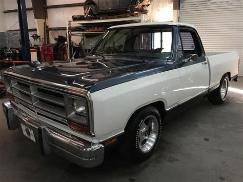 1987 Dodge D150 Le Short Box New Paint Professionally