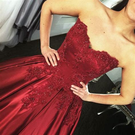 Lace Appliques Long Satin Burgundy Wedding Dresses Ball Gowns Prom Dresses Sleeveless Dresses
