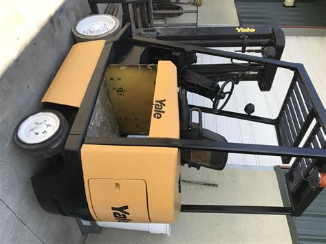 Yale Electric Forklift 5000 Lb Capacity Pneumatic Fork Positioners