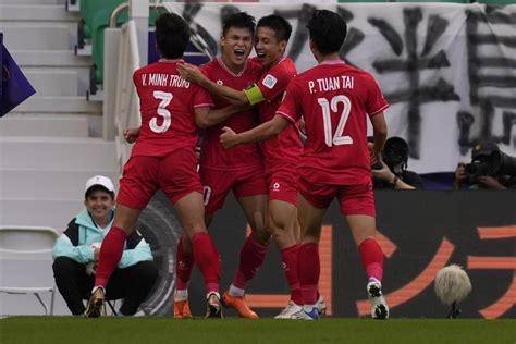 Minamino Double Helps Japan To Comeback 4 2 Win Against Vietnam In Asian Cup Powell River Peak