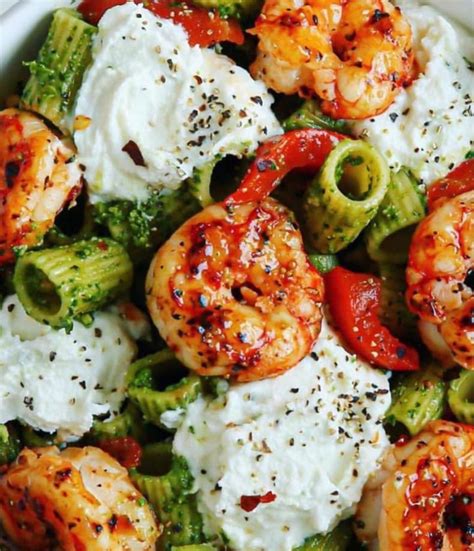 Sonja Bakker on Instagram Pasta met Garnalen Pesto en Burrata