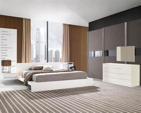 Looking for a good deal on bedroom set? Modern White Finish Bedroom Set Made in Italy 44B111W