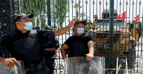 هدوء حذر في شوارع تونس بعد دعوة النهضة للحوار الشرق للأخبار