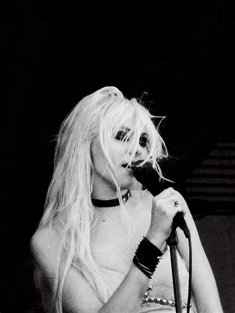 Pin By Rose Kelleher On Taylor Momsen The Pretty Reckless Goth Look