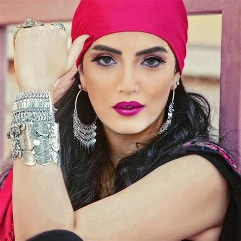 يسألوني عليه اوصافه شلون واقولهم قليل بحقه حوريه من عدهه اذا حته الكم. صور حورية فرغلي في دور ممرضة في مسلسل ياسمينا رمضان 2019 ...