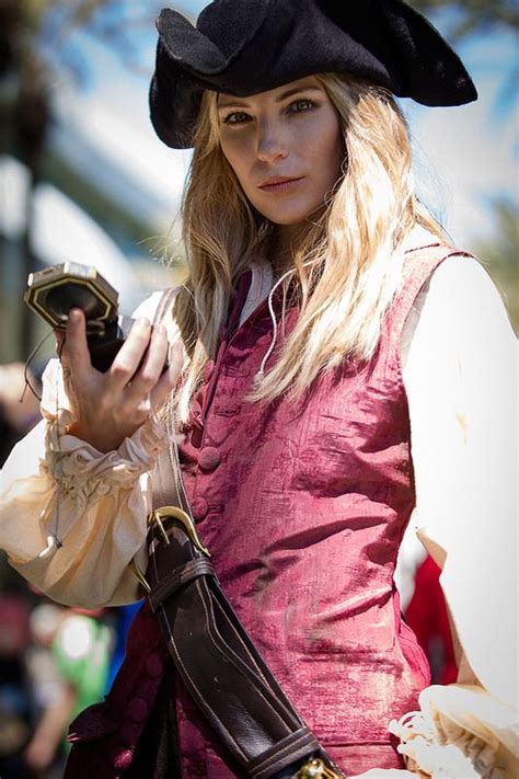 Wondercon 2017 089 Elizabeth Swann Costume Female Pirate Costume