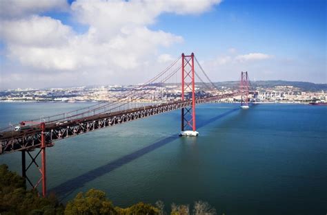 It was inaugurated on august 6, 1966. A Ponte 25 de Abril (e o seu incrível mirante) | Descubra ...