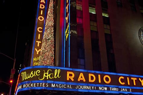 Live With Kelly Radio City Rockettes Voca People And Santa Claus