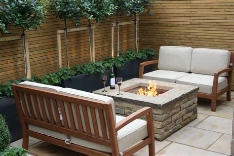 Use a small courtyard garden as an outdoor living room. Urban-Chic-Courtyard-Garden-Outdoor-Fire-Pit-Outdoor-Sofas ...