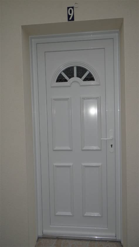 Faites le plein d'idées grâce à des reportages chez nos clients, des avant/après, des conseils déco et d'aménagement pour être bien dans sa maison toute l'année, à l'intérieur comme à l'extérieur et des guides pour bien choisir vos futurs stores, fenêtres, volets, portes d'entrée et de garage. Porte d'entrée PVC blanc : Réalisation de la menuiserie ...