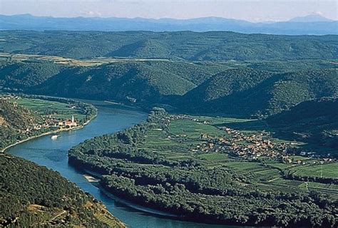 Kanuführer zum paddeln auf der donau in österreich mit kilometrierung, infos zu ein die donau ist nach der wolga, der zweitgrößte fluss europas. Wachau | AEIOU Österreich-Lexikon im Austria-Forum