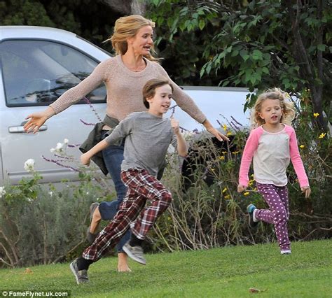 Eternal Bachelorette Cameron Diaz Plays Doting Mother In New Film