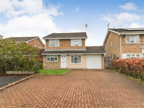 4 Bed Detached House For Sale In Chalfont Drive Farnborough Gu14 Zoopla