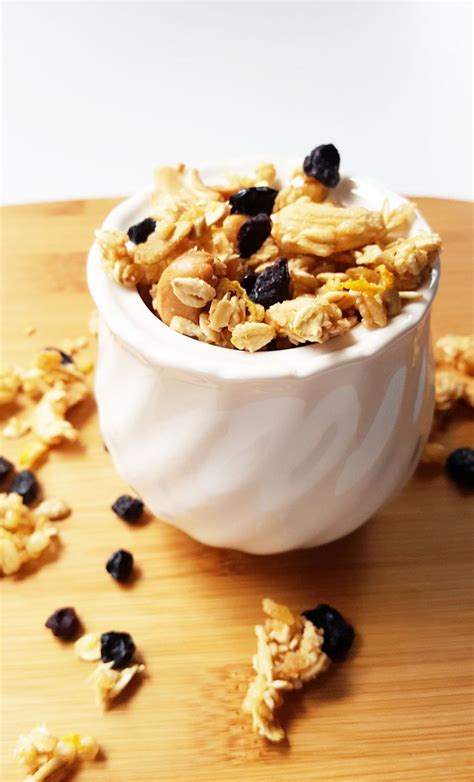 Monitor nutrition info to help meet your health goals. Lemon Blueberry Granola (With images) | Low calorie ...