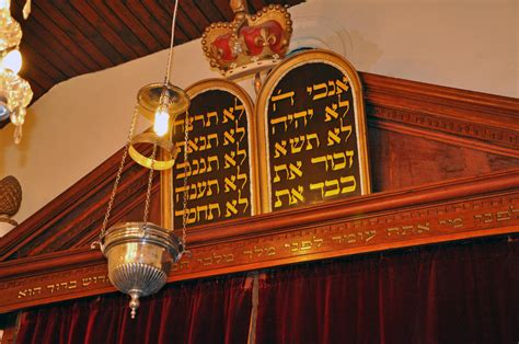 Guide To The Synagogue Sanctuary From Ark To Yad My Jewish Learning