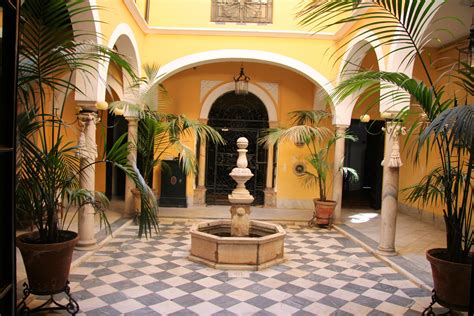 Casa Del Sxvii Con Varios Patios En El Centro Histórico De Sevilla