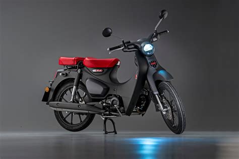 2022 Honda Super Cub 125 Boosts Power And Efficiency Keeping Its Famous Style Autoevolution