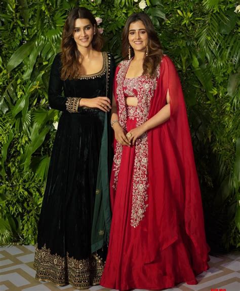 Kriti Sanon And Nupur Sanons Alluring Looks In Festive Outfits For Diwali Bash22