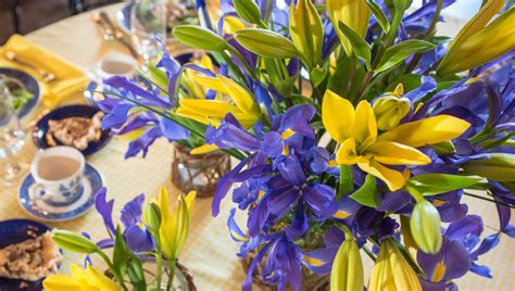 I hope i can see you soon and give you a big hug, but for now these flowers will have to do! Happy Mother's Day with Fresh Flowers - P. Allen Smith