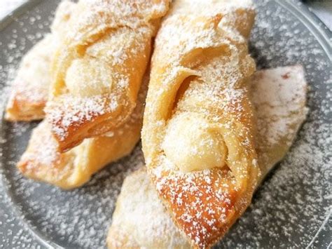 Flaky, butter and with a sweet. Quesitos (Cream Cheese Puff Pastry) | Recipe | Cheese puff ...