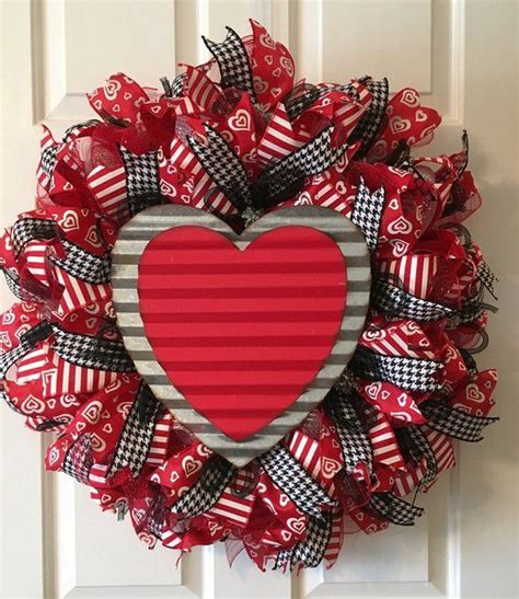 Fabulous Valentine Wreath Design Ideas For Your Front Door Decor 10