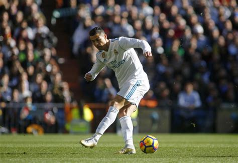 Cristiano Ronaldo Whiffs On Shot In El Clasico Video