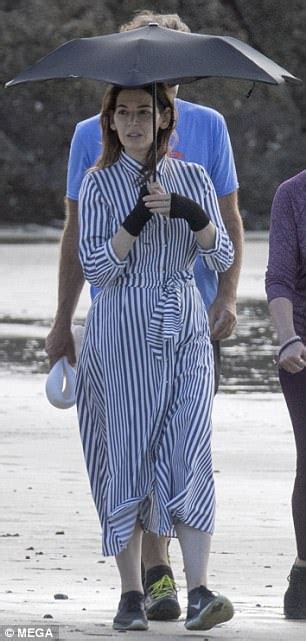 nigella lawson covers up in long sleeved dress on auckland beach daily mail online