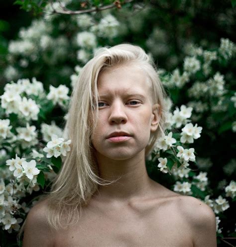58 Albino People Who’ll Mesmerize You With Their Otherworldly Beauty Albino Girl Albino Portrait