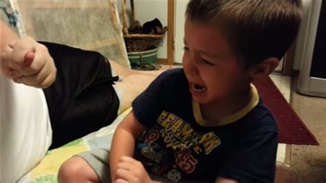 Cute Video Boy Cries When Dad Gets His Ear Abc13 Houston