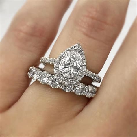 The Perfect Pear 😏 Pear Shape Diamond Engagement Ring With Di Pear