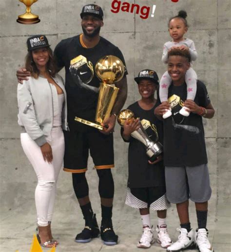 Lebron james and savannah brinson tied the knot on sept. M-BEA FUNAWZE: Lebron James pose with kids and his wife ...