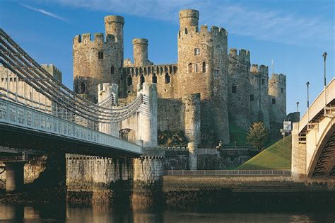 14 Places In Wales Where You Can Stand On A Castle And See The Sea