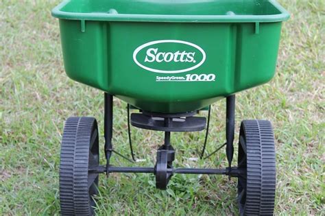 Is Scotts Speedy Green 1000 A Drop Spreader The Art Of Mike Mignola