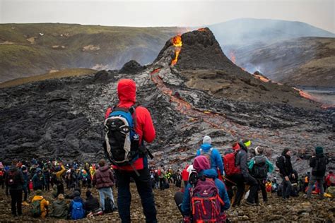 This Long Dormant Volcano In Iceland Is Erupting See The Stunning Photos