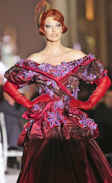 Operagloves Gowns Red Goddess Fashion Linda Evangelista Runway