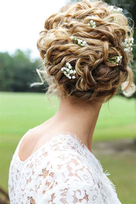 33 Modern Curly Hairstyles That Will Slay On Your Wedding Day A Practical Wedding