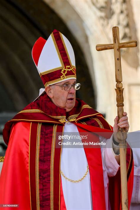 Pope Francis Presides Over The Palm Sunday Mass At St Peters Square